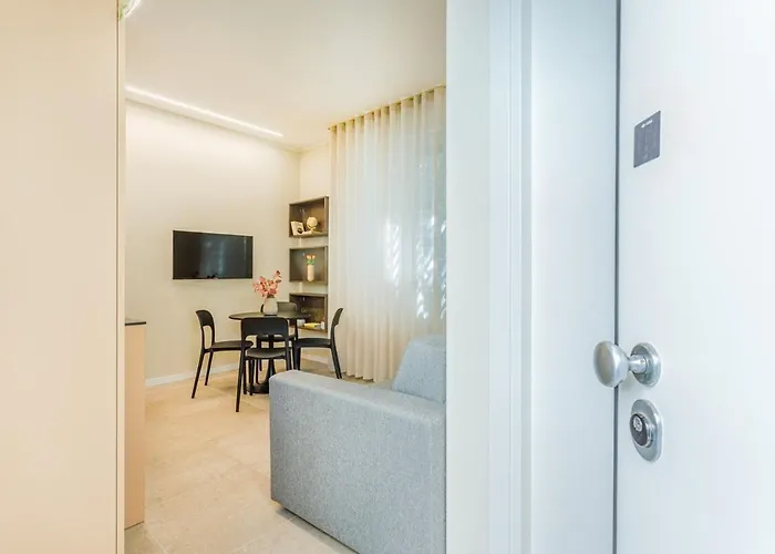 Urban Eden Nest - Smart Oasis In The Motor Valley アパート *