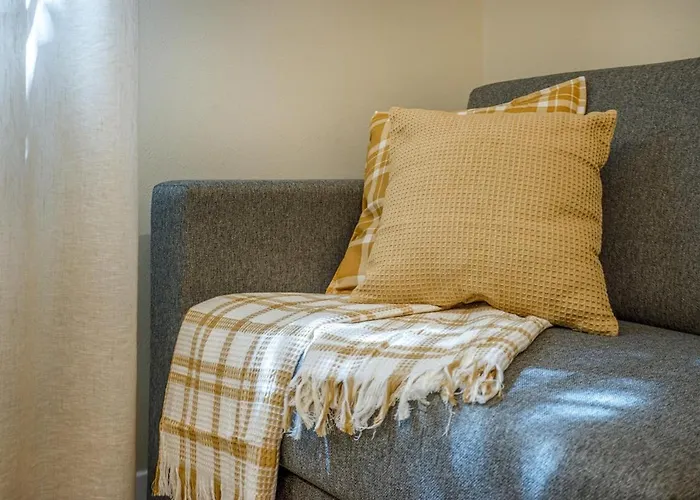 Urban Eden Nest - Smart Oasis In The Motor Valley アパート